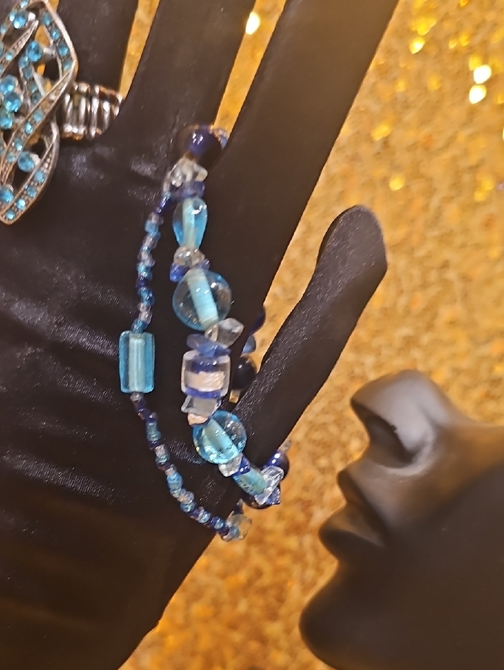 Stylish Silver And Blue Bead And Gem Jewlery Set - Picture 4 of 6